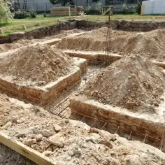Dom bez ławy fundamentowej: co warto wiedzieć o alternatywach