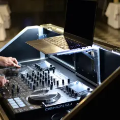 Jak zrobić stół DJ krok po kroku – prosty poradnik z wymiarami i materiałami