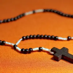Jak zrobić samemu różaniec – krok po kroku i najważniejsze materiały