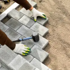 Jaki beton pod kostkę? Kluczowe informacje i porady dla trwałości