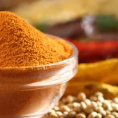 Czym się różni kurkuma od curry? Poznaj kluczowe różnice i zastosowania