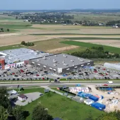 Likwidacja Tesco w Krasnymstawie: Co dalej z nowym Smart Parkiem?