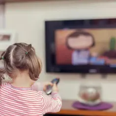 Telewizja a rozwój dziecka: Mroczne i jasne strony ekranu, które musisz znać
