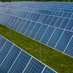 Ile zarobisz na sprzedaży energii z fotowoltaiki w 2025? Kalkulacje