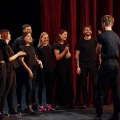 Ile zarabia inspicjent w teatrze? Zaskakujące różnice w wynagrodzeniu