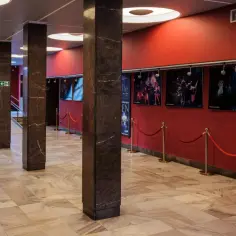 Co to jest rampa w teatrze i jak wpływa na oświetlenie sceny