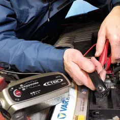 Co to jest prostownik i jak wpływa na Twoje urządzenia elektryczne