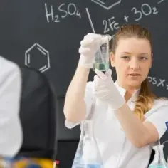 Jakie zawody wybrać po biol-chem? Sprawdź najlepsze ścieżki kariery!