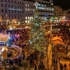 Jarmark świąteczny w Brnie: magiczne atrakcje i smaki Czech