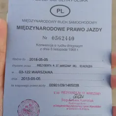 Jak wygląda międzynarodowe prawo jazdy? Kluczowe informacje i szczegóły