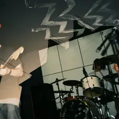 Perkusiści Foo Fighters – Jaką rolę pełnią w zespole i ich historia?