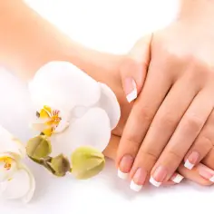 Ile kosztuje french manicure w Polsce? Sprawdź ceny i porady