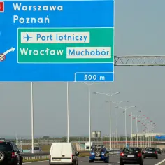 Jak dojechać do lotniska Wrocław - najlepsze opcje transportu i porady