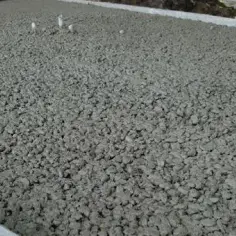 Czy beton przepuszcza wodę? Właściwości betonu wodoprzepuszczalnego i wodoszczelnego
