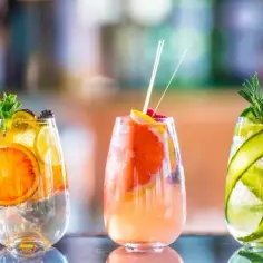 Orzeźwiający drink: proste przepisy na letnie koktajle dla każdego