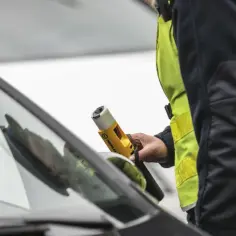 Dwa piwa ile promili? Sprawdź, jak alkohol wpływa na trzeźwość