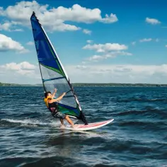 Najlepsze miejsca na windsurfing - gdzie windsurfing jest idealny?