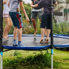 Najlepsza trampolina ogrodowa – wybierz bezpieczny i trwały model dla dzieci