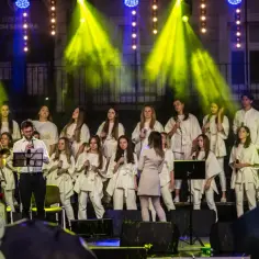 Eleni i piosenka kto śpiewa dwa razy się modli - historia i znaczenie