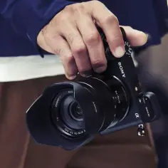 Najlepsze obiektywy do Sony: Jak wybrać idealny bez przepłacania