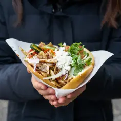 Jak się pisze kebab czy kebap? Odkryj poprawną pisownię teraz