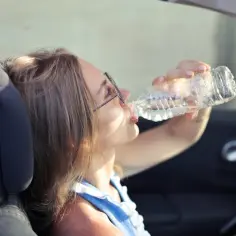 Lusterko z kamerą! Funkcje dla większego bezpieczeństwa na drodze
