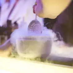 Jak bezpiecznie używać suchego lodu w drinkach - przepisy i porady
