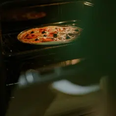 Na jakim trybie piec pizzę, aby uzyskać idealną chrupkość?