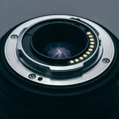 Jaki obiektyw na koncerty wybrać? Poradnik dla fotografów w trudnych warunkach