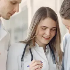 Jak wyglądają studia medyczne? Zaskakujące fakty i realia programu
