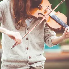 Jak grają skrzypce – nauka podstawowych technik i sekretów instrumentu