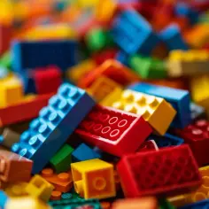 Budzik LEGO - Dlaczego warto go kupić i jakie ma najważniejsze zalety?
