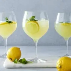 Najlepsze drinki z limoncello, które zachwycą Twoje podniebienie
