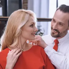 Kiedy mężczyzna daje kobiecie biżuterię? Okazje, znaczenie i zasady.