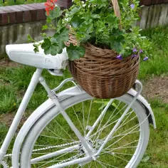 Jak zrobić kwietnik z roweru: DIY krok po kroku + inspiracje