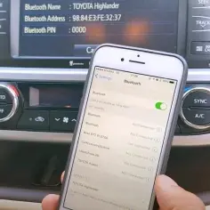 Jak puścić muzykę z telefonu przez radio Bluetooth bez problemów