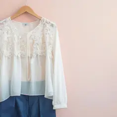 Elegancja bluzka na komunię: Jak wyglądać stylowo i stosownie?