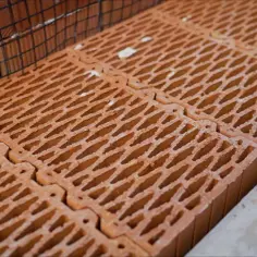 Pustak ceramiczny czy beton komórkowy - który materiał budowlany jest lepszy?