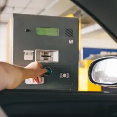 Ile wynosi mandat za brak biletu? Uniknij wysokich kar i konsekwencji