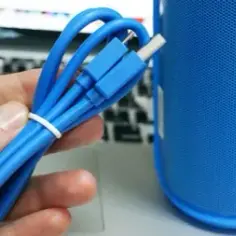 Jak podłączyć głośnik JBL do komputera przez kabel – prosty sposób bez problemów