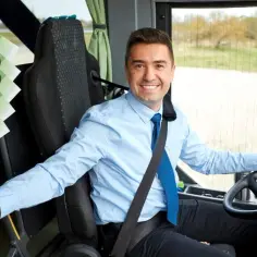 Ile zarabia kierowca autobusu szkolnego? Zarobki, które zaskakują