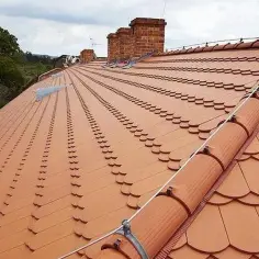 Ile waży dachówka karpiówka? Kluczowe informacje o jej wadze i zastosowaniu