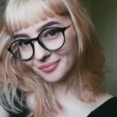 Czy grzywka pasuje do okularów? Oto jak wybrać idealny styl dla siebie