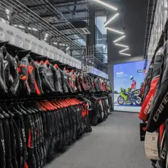 Jak dobrać kombinezon motocyklowy, aby uniknąć błędów i zyskać komfort