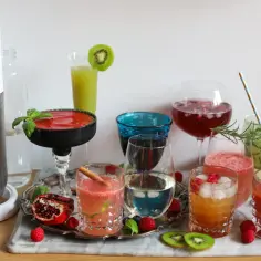 Najlepsze drinki z wodą gazowaną, które orzeźwią każdego dnia