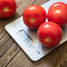 Ile kcal ma pomidor? Poznaj wartość kaloryczną różnych odmian