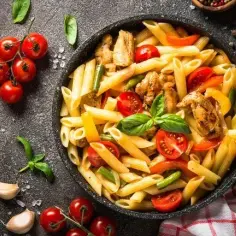 Jak wygląda makaron penne? Odkryj jego unikalny kształt i cechy