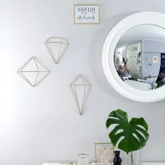 Co powiesić na ścianie w salonie? 10 inspirujących pomysłów na dekorację