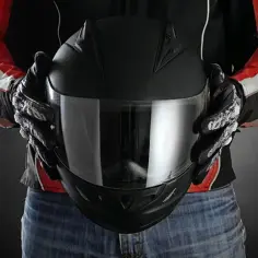 Najlepsze kaski motocyklowe do 1500 zł – jak wybrać bezpieczny i tani model?