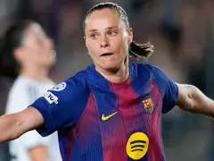 Piłkarka FC Barcelona w akcji, być może na drodze do zdobycia złotej piłki kobiet.